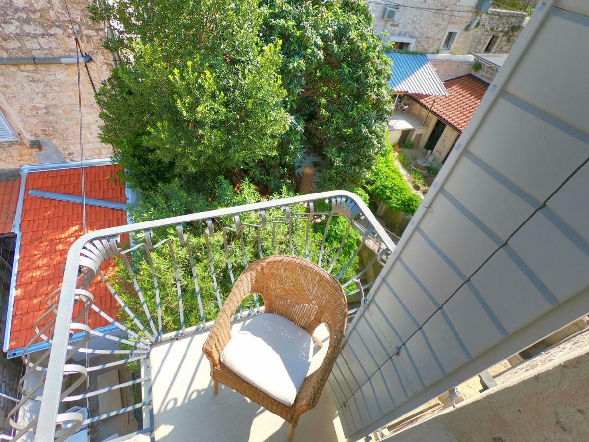 Historic Piazza House & Romantic Hidden Garden Hvar Town Exteriér fotografie